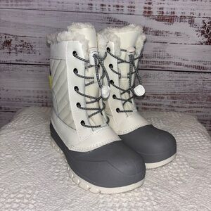 NWT All In Motion snow boots Girls Sz 3
